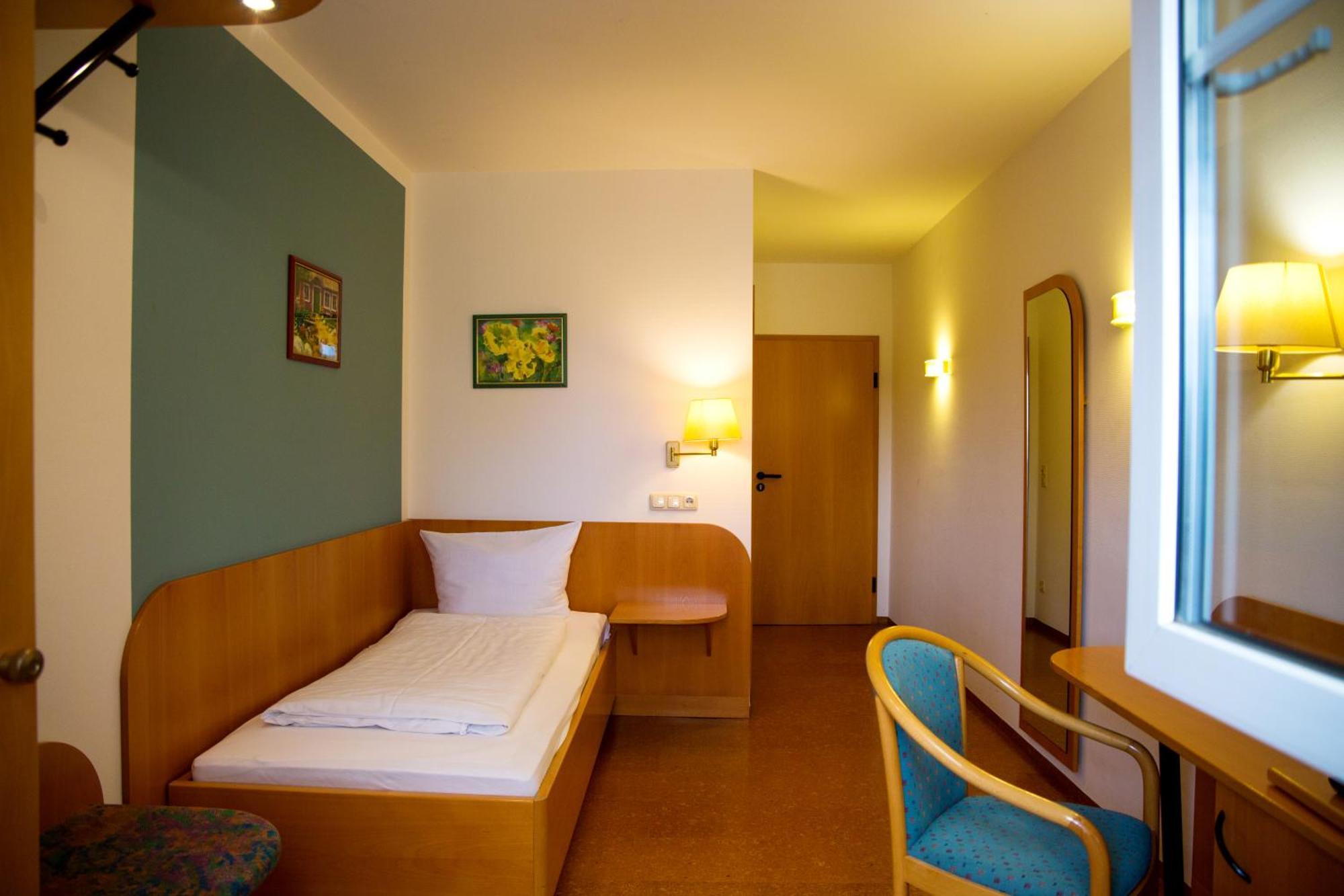 Hotel Zur Linde Gädheim Esterno foto